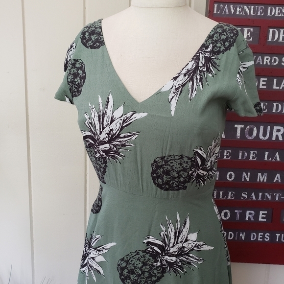 BB Dakota | 0 Pineapple print open back dress sundress - Picture 6 of 12